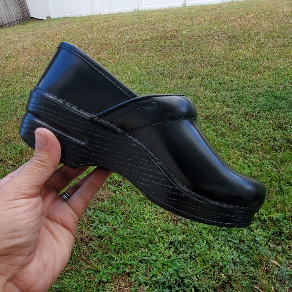 Dansko Black Nursing Clogs Sz 36 (5.5-6)